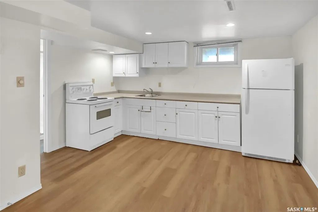 312 Mckinnon Avenue S Saskatoon SK S7N 1J6