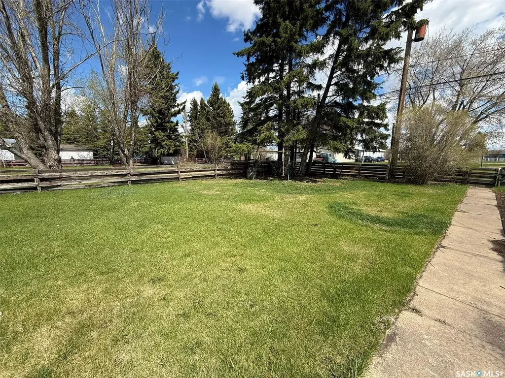192 3rd Street W Glaslyn SK S0M 0Y0