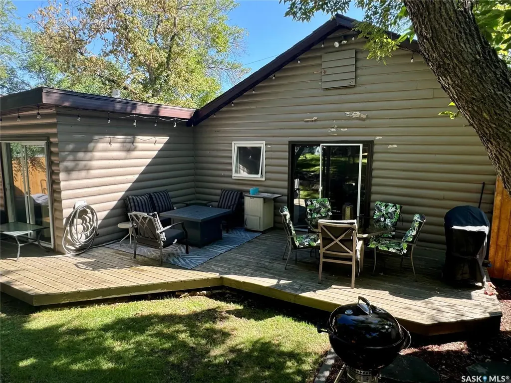 338 3rd Street E Regina Beach SK S0G 4C0