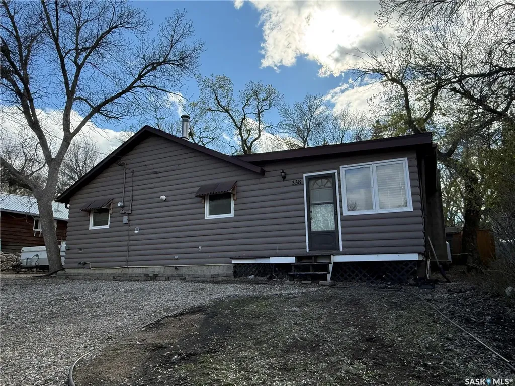 338 3rd Street E Regina Beach SK S0G 4C0