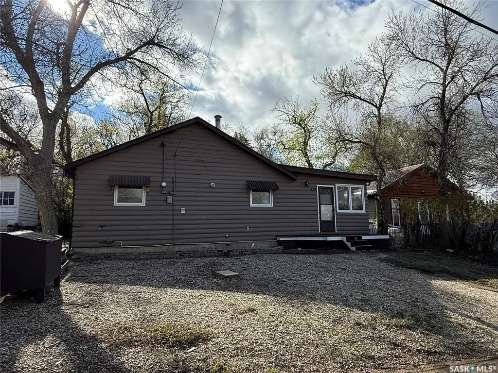 338 3rd Street E Regina Beach SK S0G 4C0