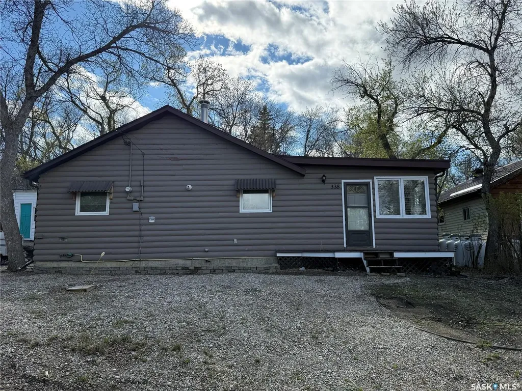 338 3rd Street E Regina Beach SK S0G 4C0