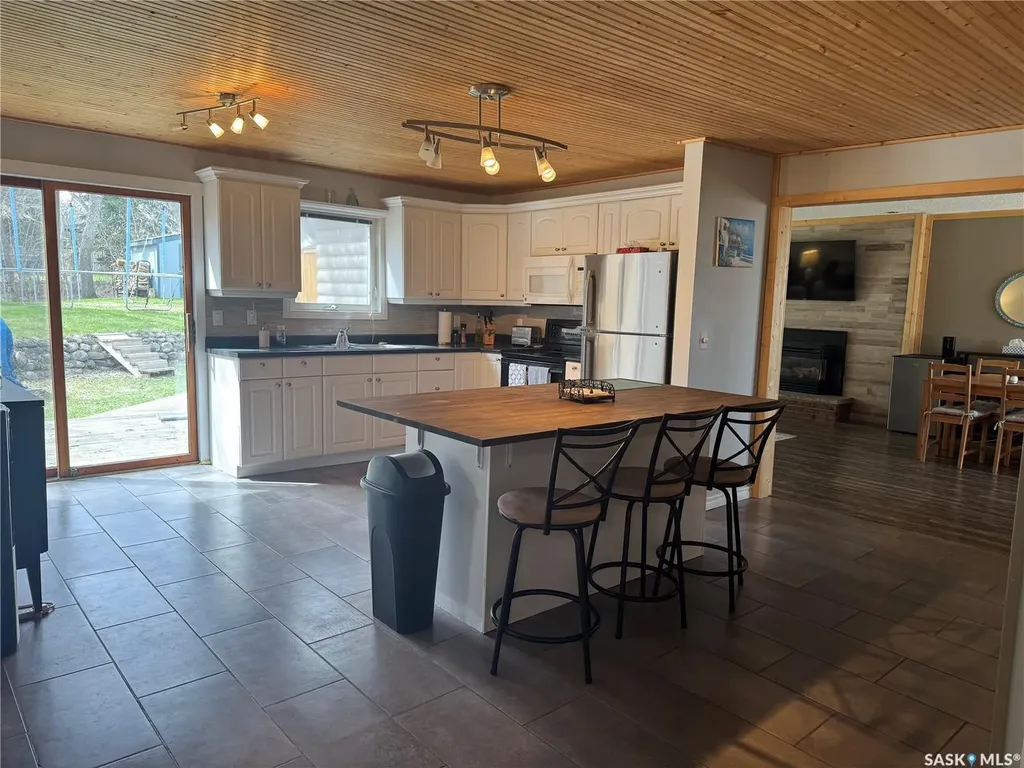 338 3rd Street E Regina Beach SK S0G 4C0