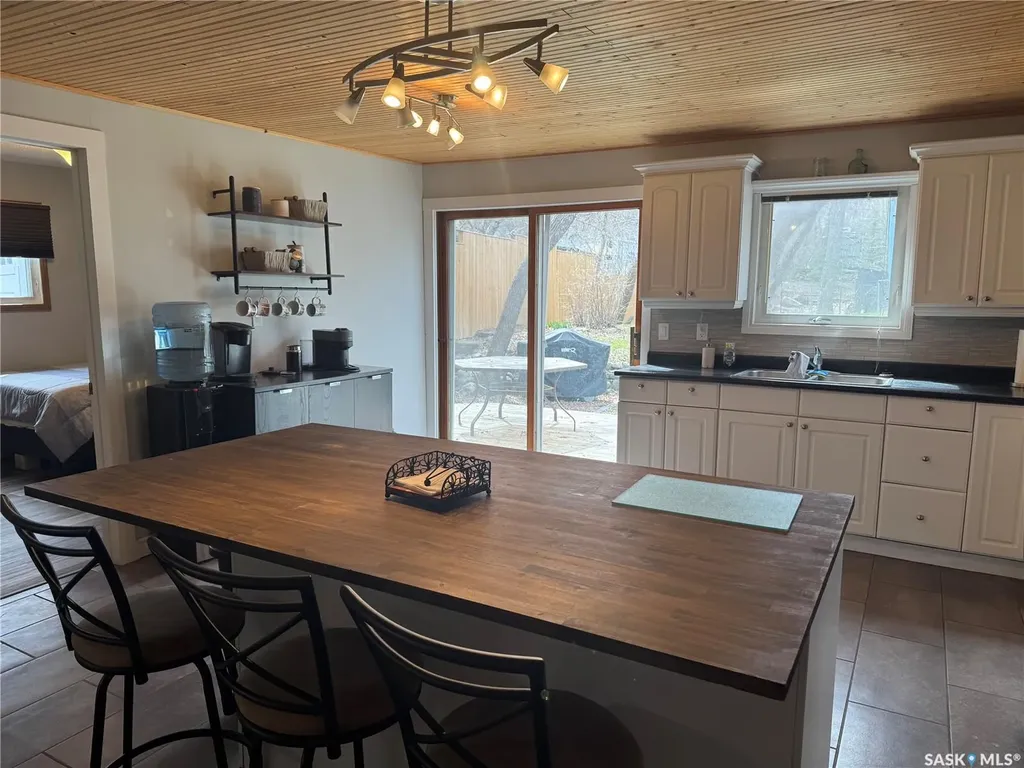 338 3rd Street E Regina Beach SK S0G 4C0