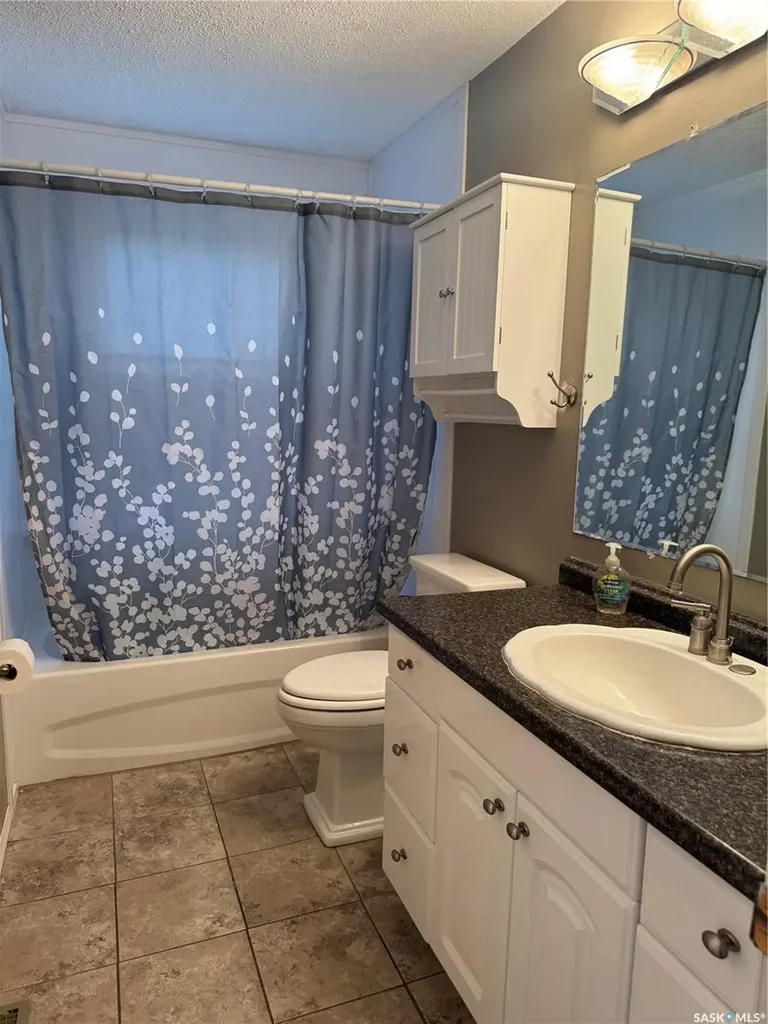 338 3rd Street E Regina Beach SK S0G 4C0