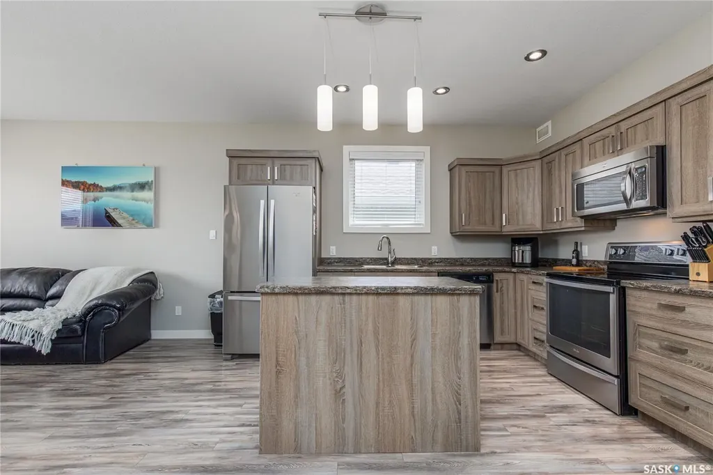 86 Brigham Road Moose Jaw SK S6K 0A7