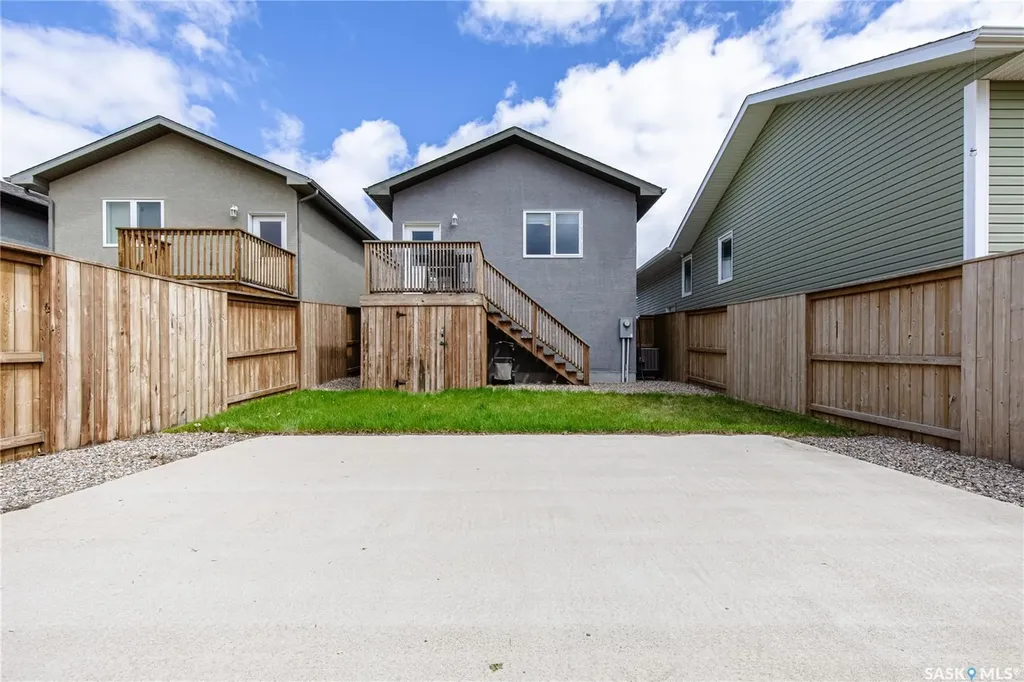 86 Brigham Road Moose Jaw SK S6K 0A7