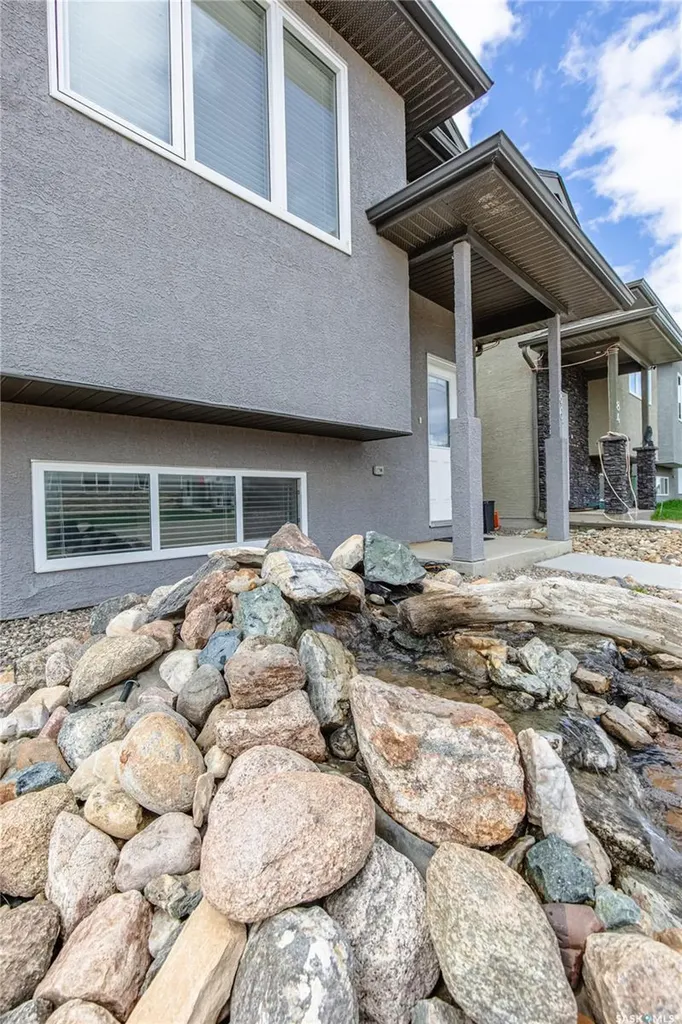 86 Brigham Road Moose Jaw SK S6K 0A7