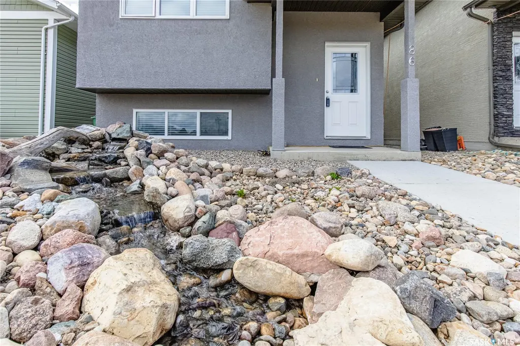 86 Brigham Road Moose Jaw SK S6K 0A7