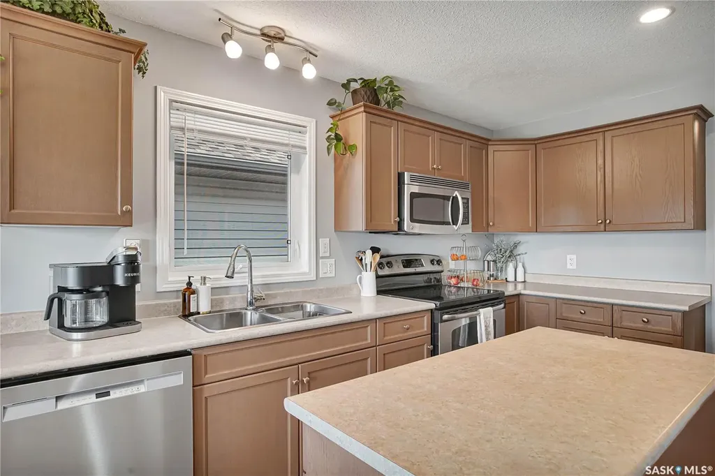 952 Glenview Cove Martensville SK S0K 0A2