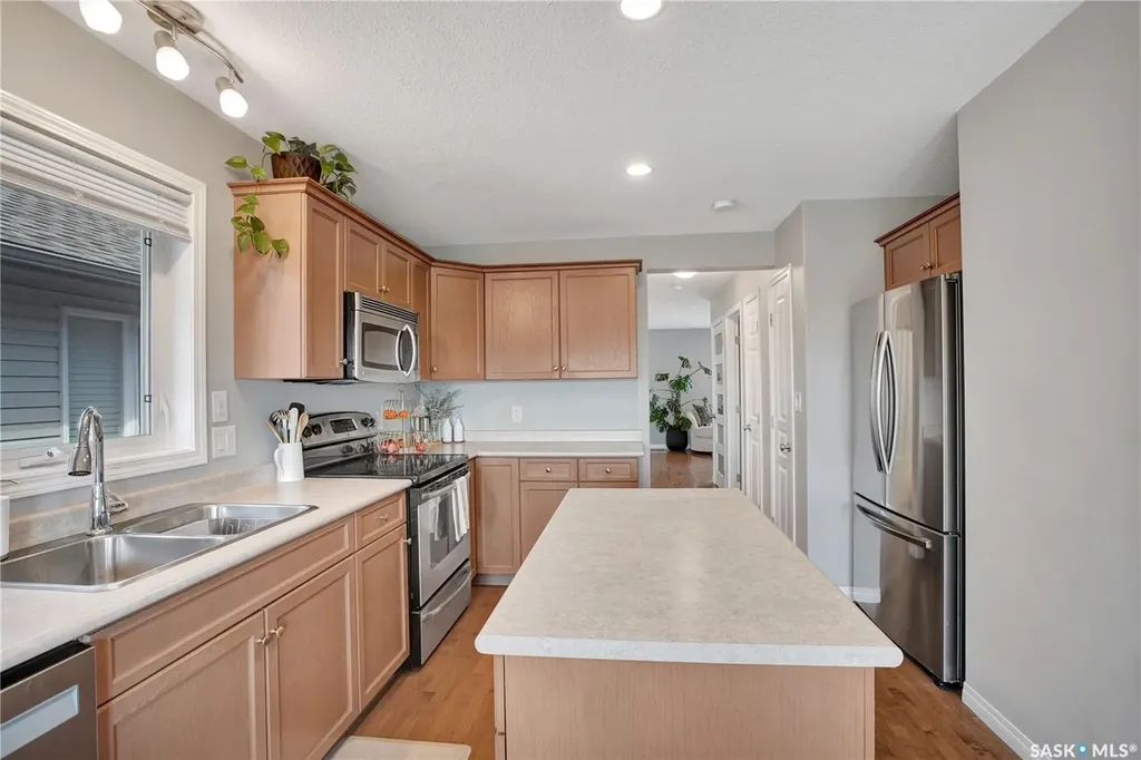 952 Glenview Cove Martensville SK S0K 0A2
