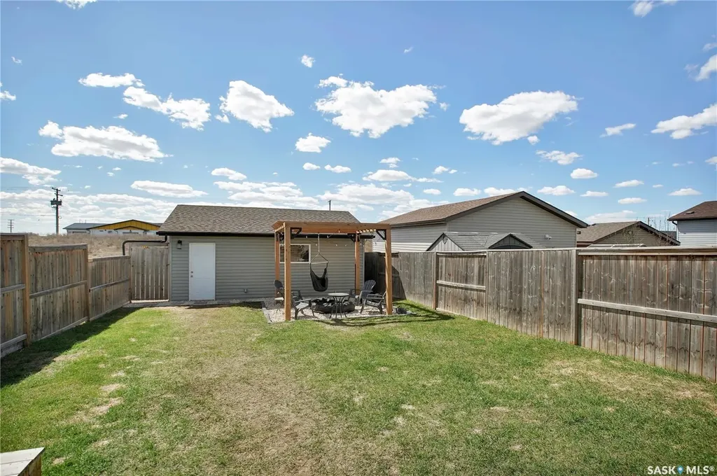 952 Glenview Cove Martensville SK S0K 0A2