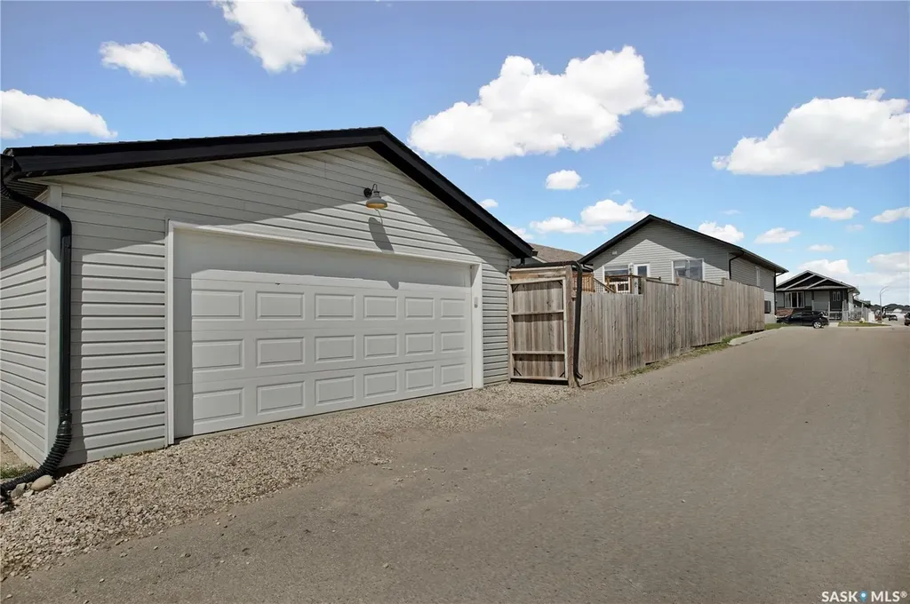 952 Glenview Cove Martensville SK S0K 0A2