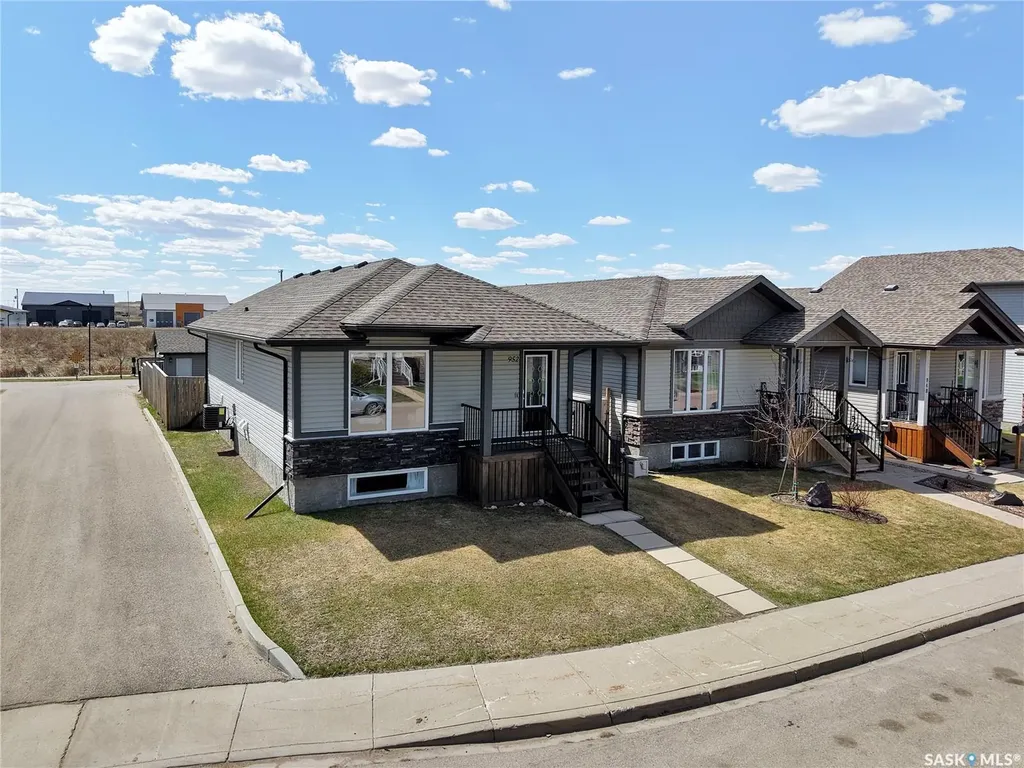 952 Glenview Cove Martensville SK S0K 0A2