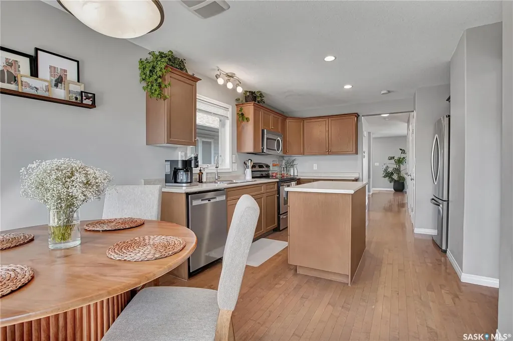 952 Glenview Cove Martensville SK S0K 0A2