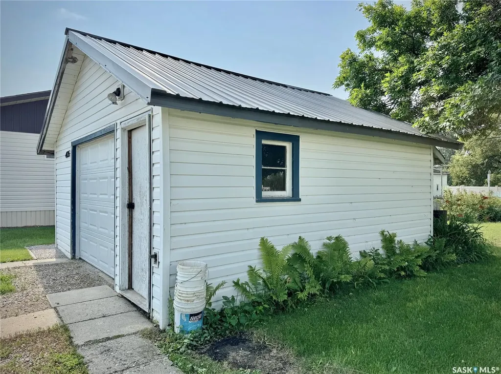 405 March Avenue E Langenburg SK S0A 0A0