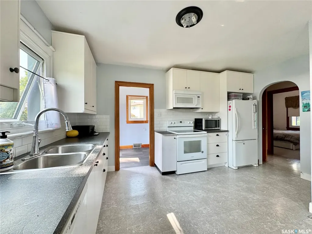 405 March Avenue E Langenburg SK S0A 0A0