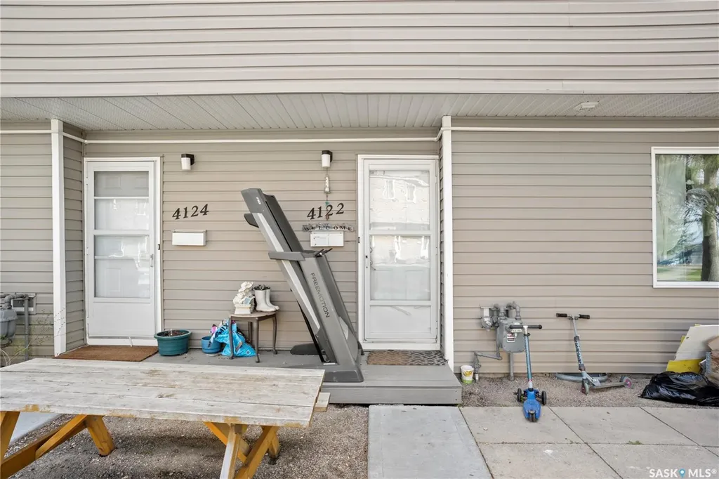 4122 Castle Road Regina SK S4S 6A4