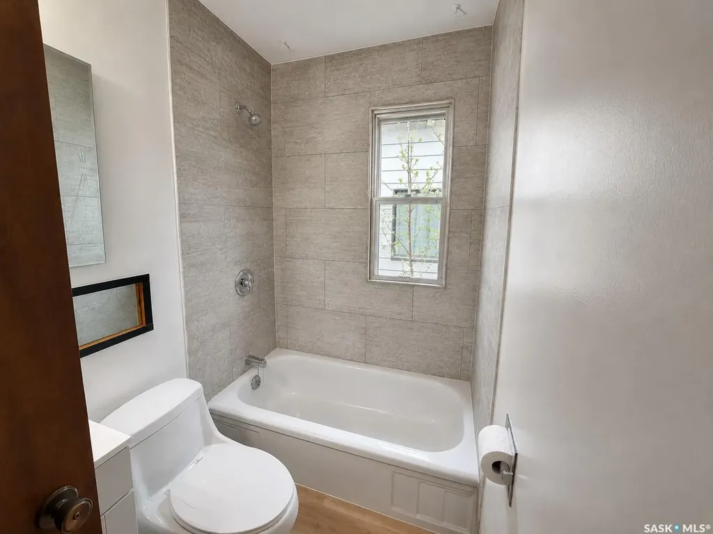 828 I Avenue S Saskatoon SK S7M 1Z3