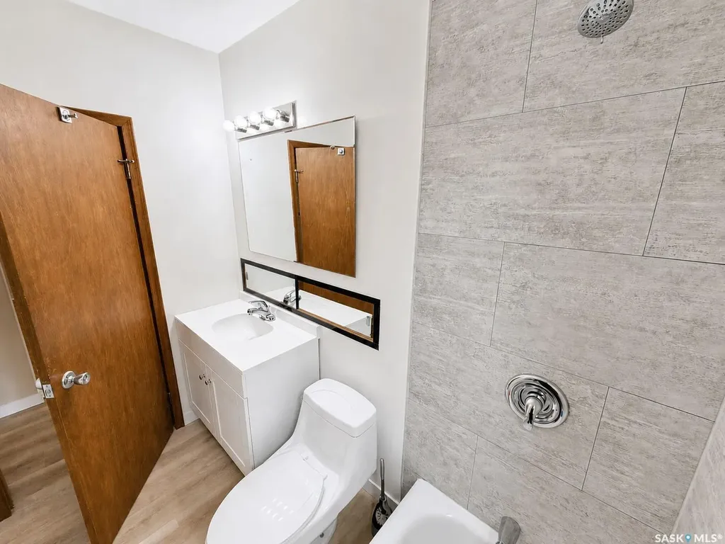 828 I Avenue S Saskatoon SK S7M 1Z3