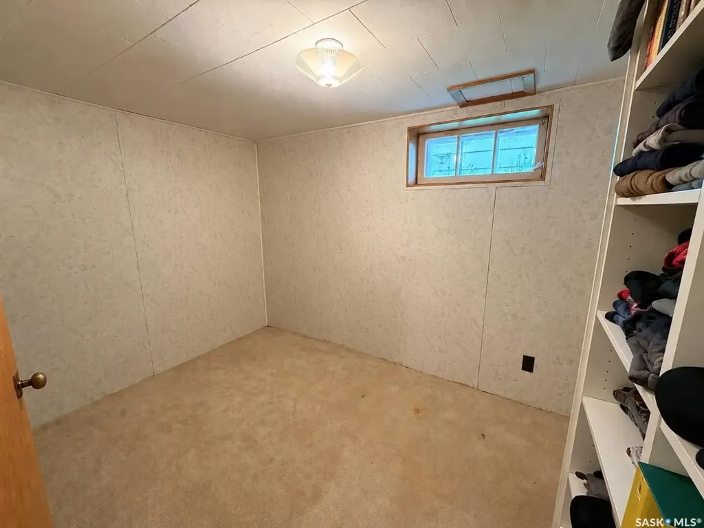 828 I Avenue S Saskatoon SK S7M 1Z3