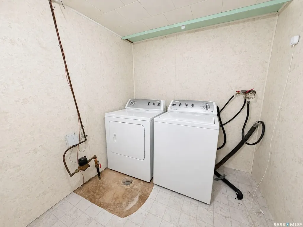 828 I Avenue S Saskatoon SK S7M 1Z3