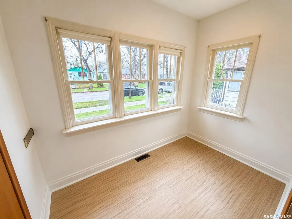 828 I Avenue S Saskatoon SK S7M 1Z3