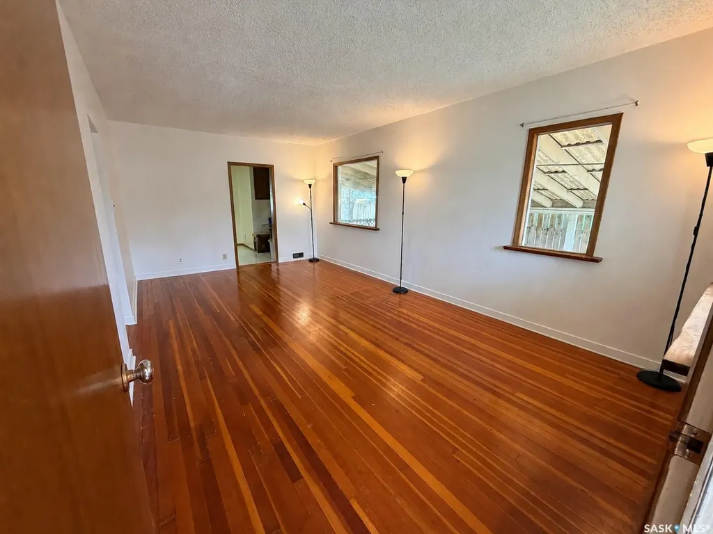 828 I Avenue S Saskatoon SK S7M 1Z3