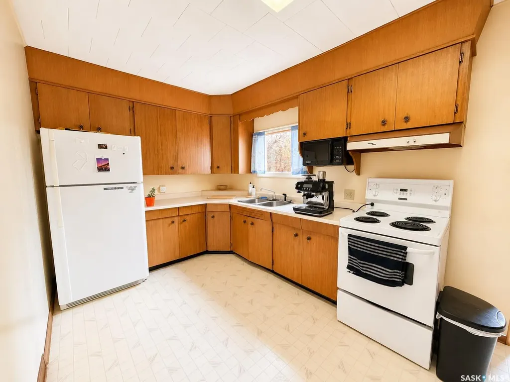 828 I Avenue S Saskatoon SK S7M 1Z3