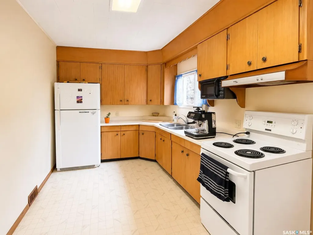 828 I Avenue S Saskatoon SK S7M 1Z3