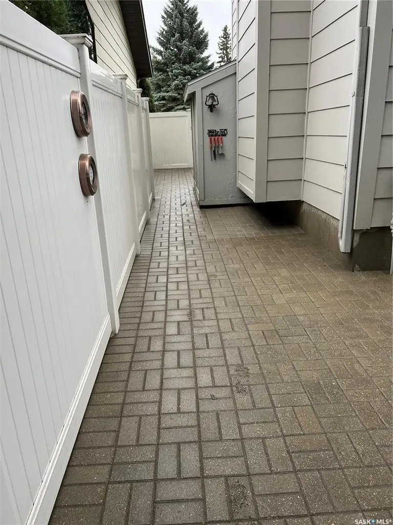 355 Ball Crescent Saskatoon SK S7K 6E3