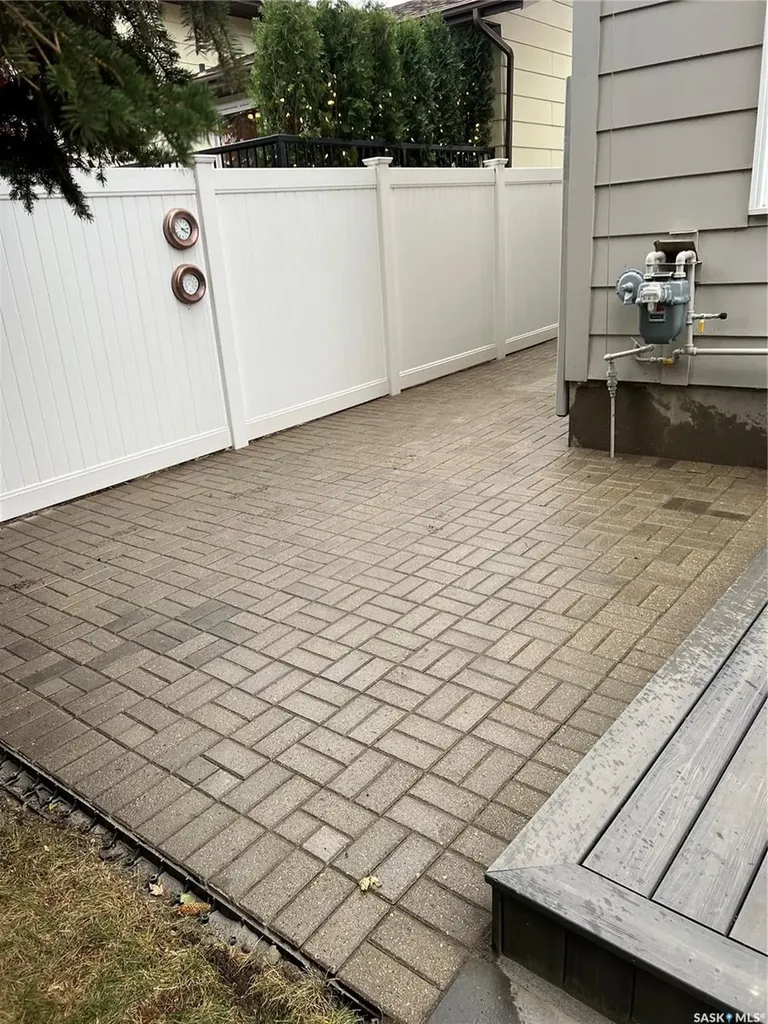 355 Ball Crescent Saskatoon SK S7K 6E3