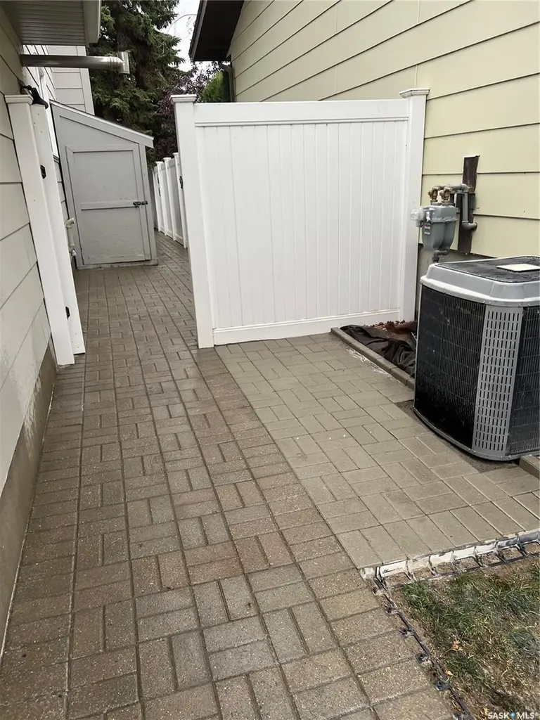 355 Ball Crescent Saskatoon SK S7K 6E3