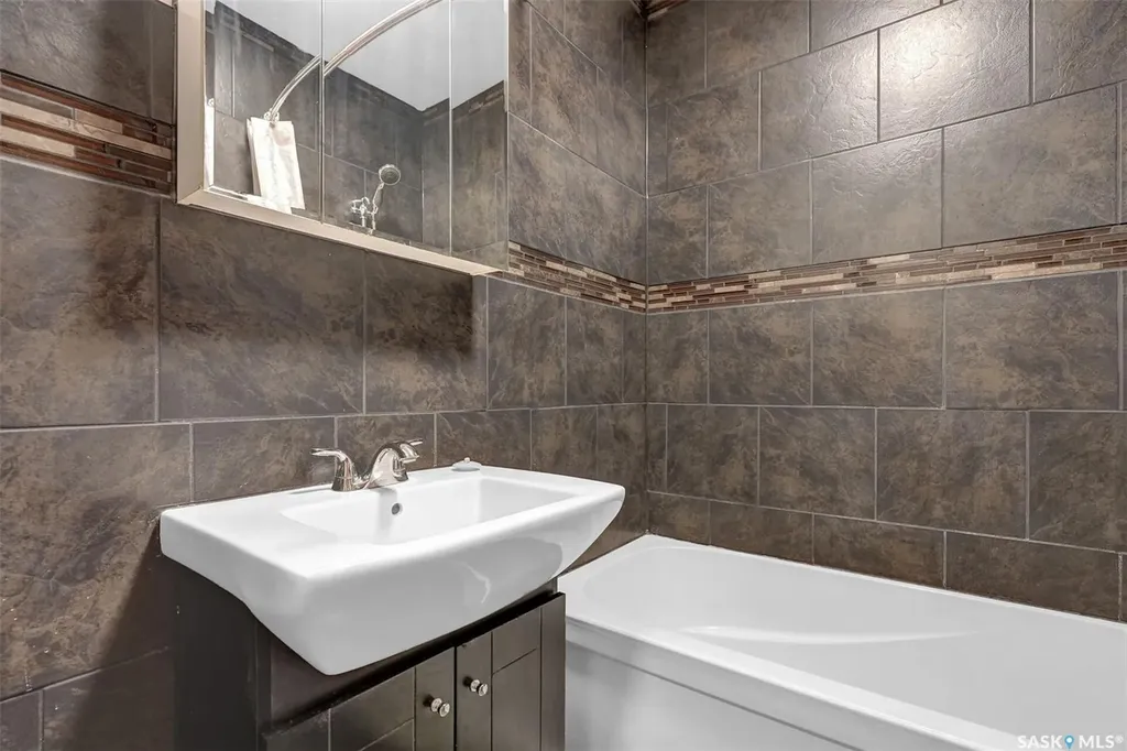 2435 Elliott Street Regina SK S4N 3H4