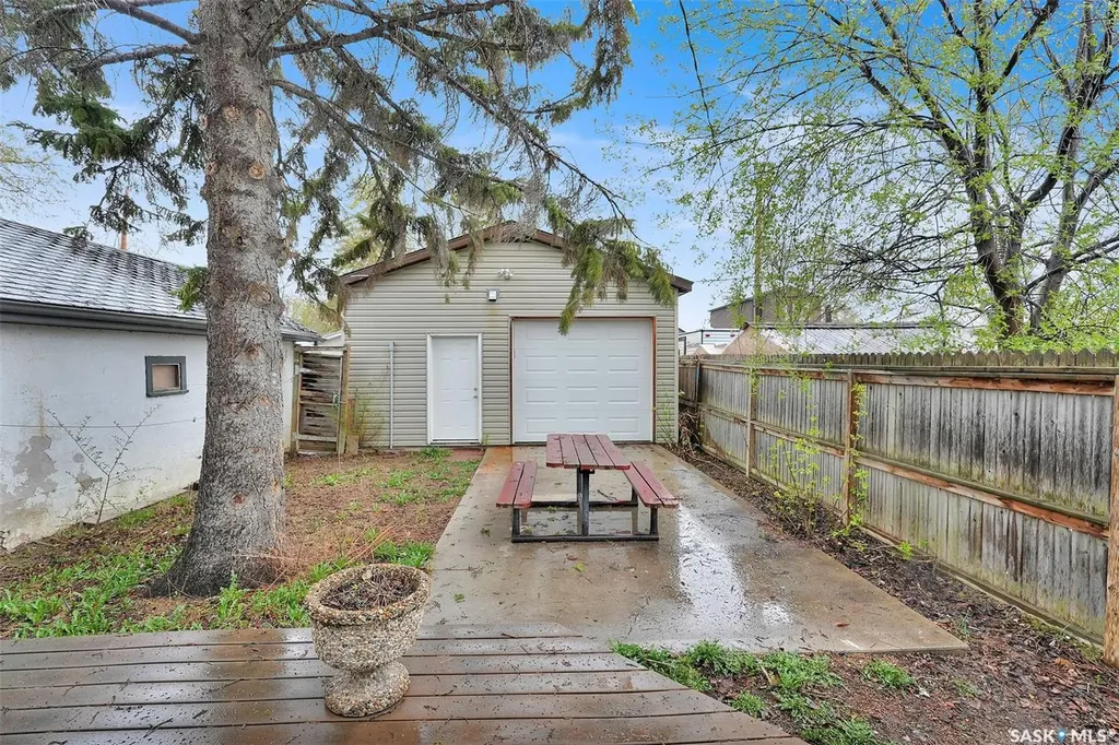 2435 Elliott Street Regina SK S4N 3H4