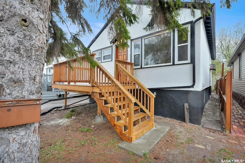 2435 Elliott Street Regina SK S4N 3H4