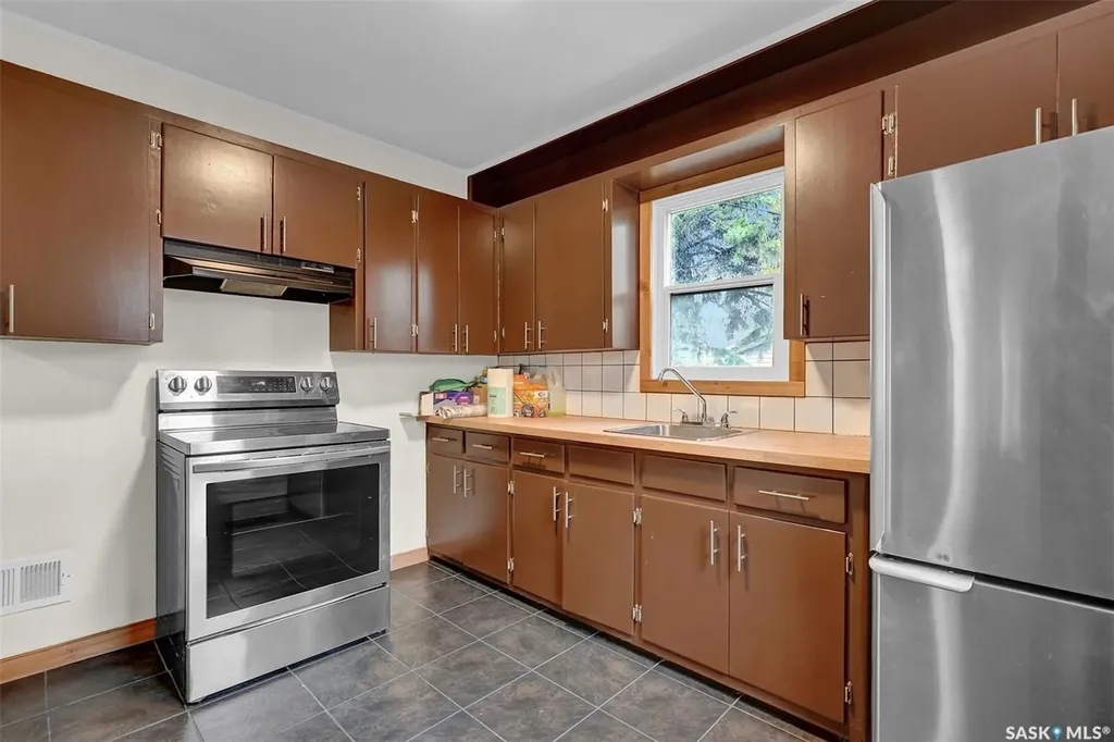 2435 Elliott Street Regina SK S4N 3H4