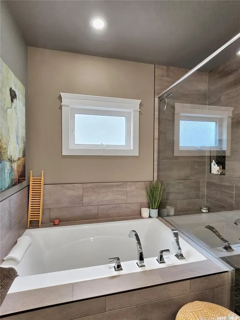 522 Hastings Crescent Saskatoon SK S7V 0E2