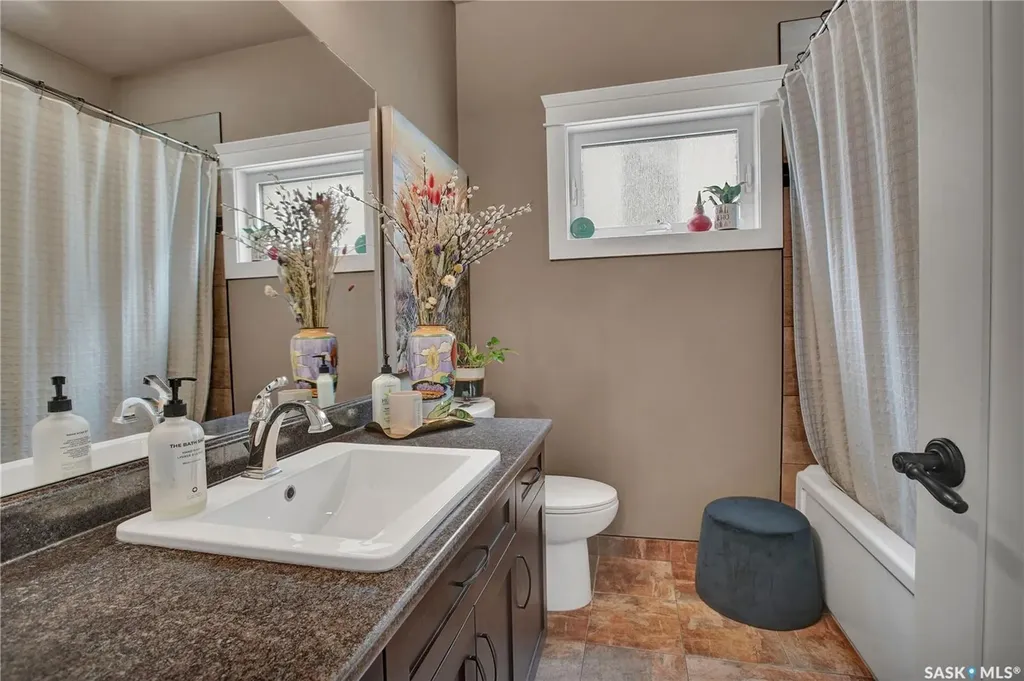 522 Hastings Crescent Saskatoon SK S7V 0E2