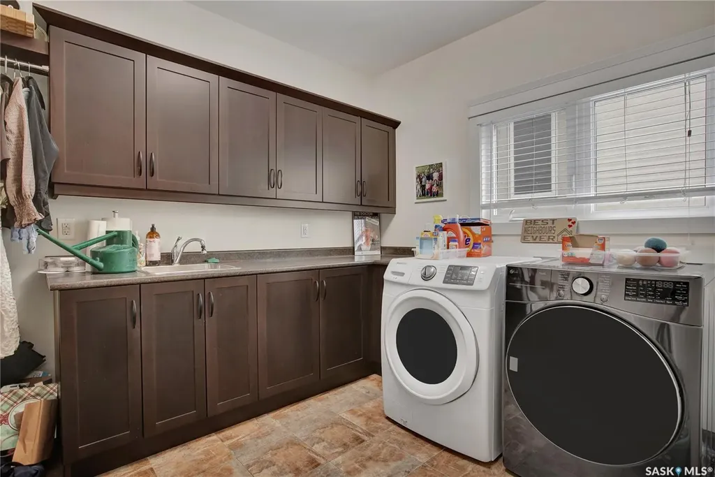 522 Hastings Crescent Saskatoon SK S7V 0E2