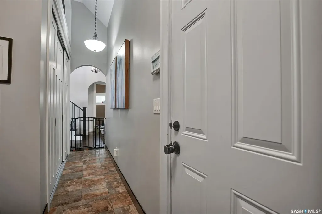 522 Hastings Crescent Saskatoon SK S7V 0E2