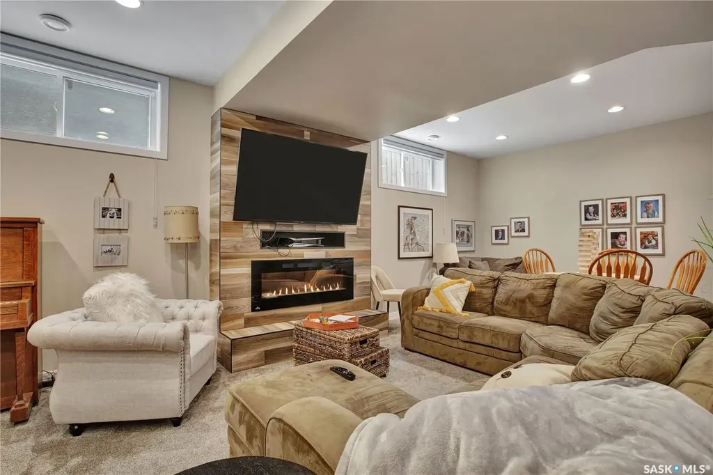 522 Hastings Crescent Saskatoon SK S7V 0E2