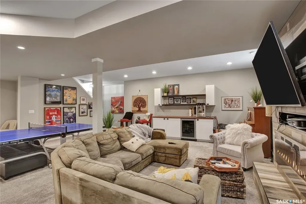 522 Hastings Crescent Saskatoon SK S7V 0E2