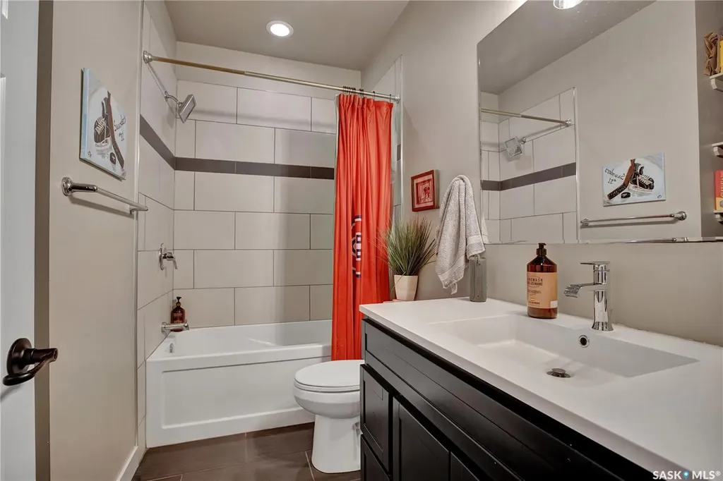 522 Hastings Crescent Saskatoon SK S7V 0E2