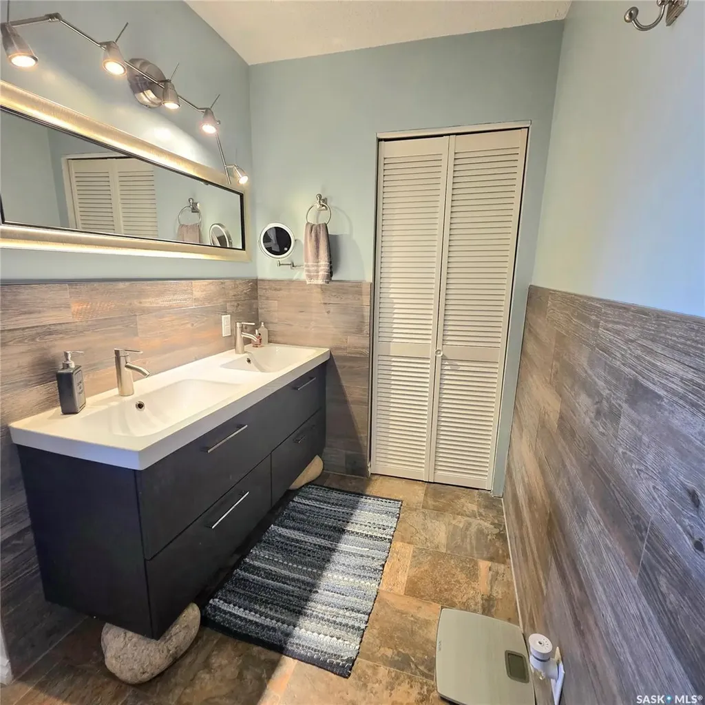 868 Conroy Place Prince Albert SK S6V 6Y7