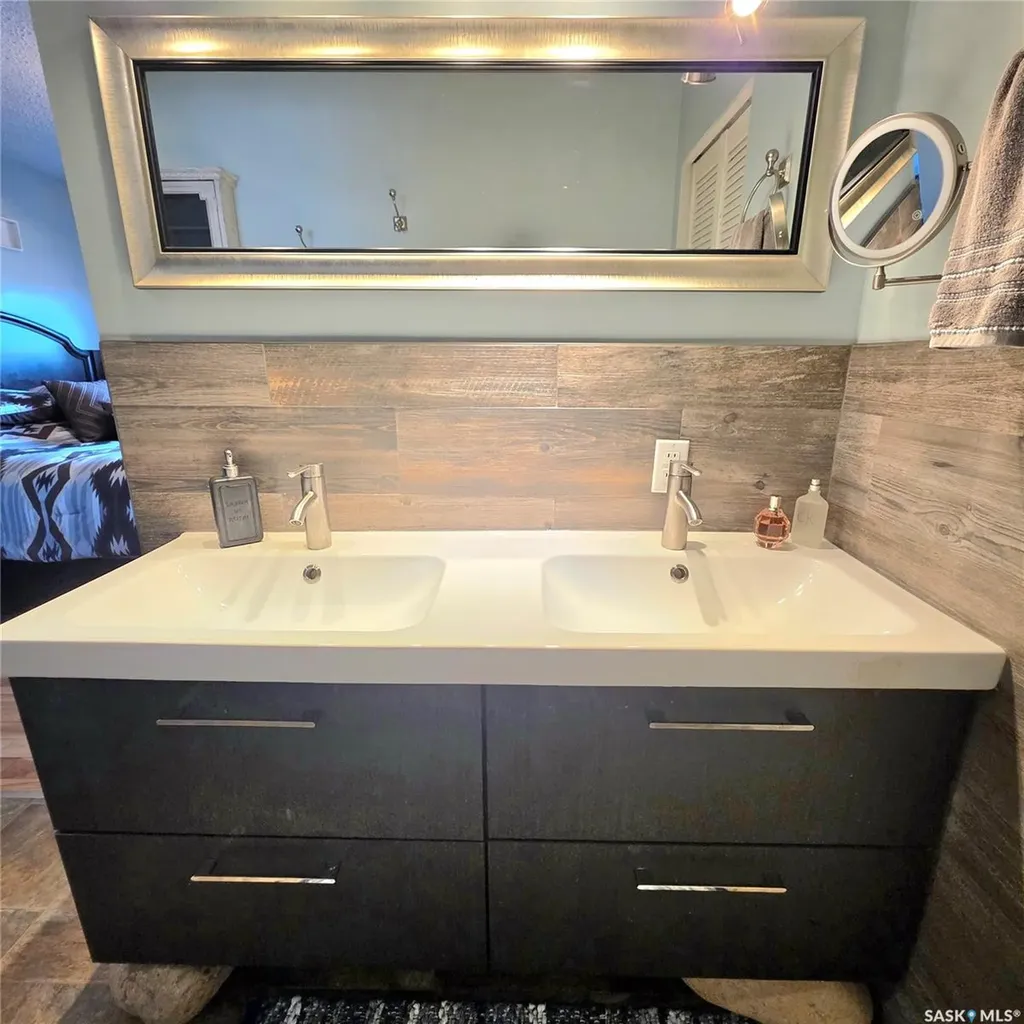 868 Conroy Place Prince Albert SK S6V 6Y7