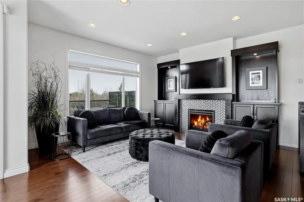 2431 Linner Bay Regina SK S4V 1K3
