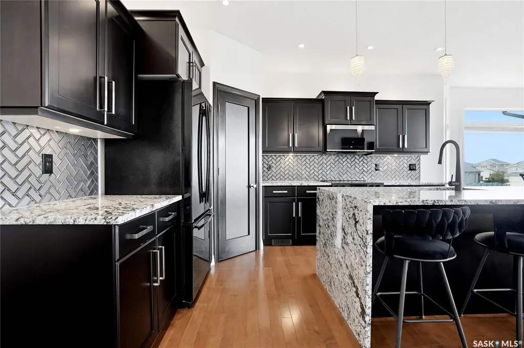 2431 Linner Bay Regina SK S4V 1K3