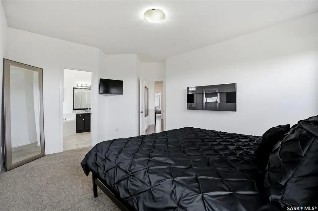 2431 Linner Bay Regina SK S4V 1K3