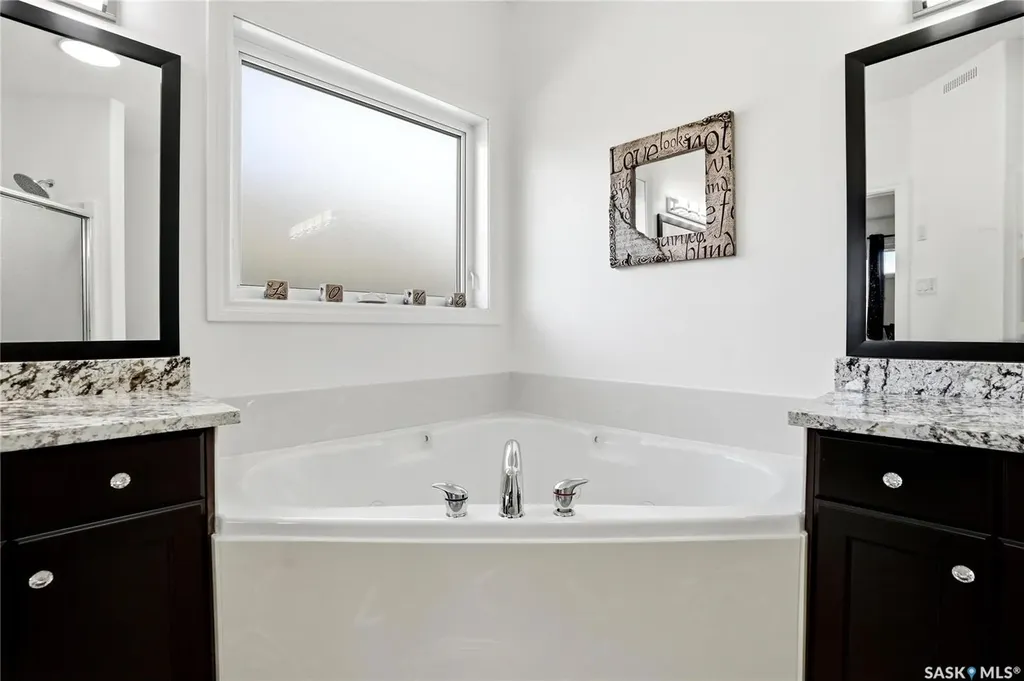 2431 Linner Bay Regina SK S4V 1K3